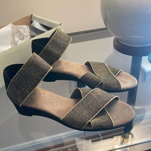 Charleston shoe company Lafayette gold size 6